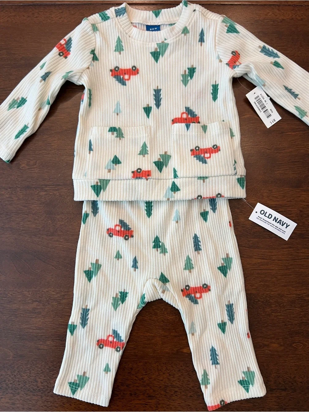 Baby Winter Christmas 2-Piece Outfit Set Trucks Trees Size 3-6 Months